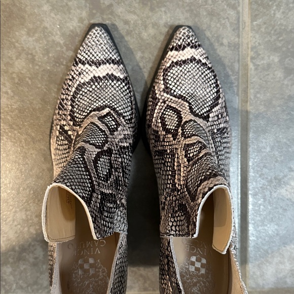 Vince Camuto Gigietta Booties - Picture 7 of 10